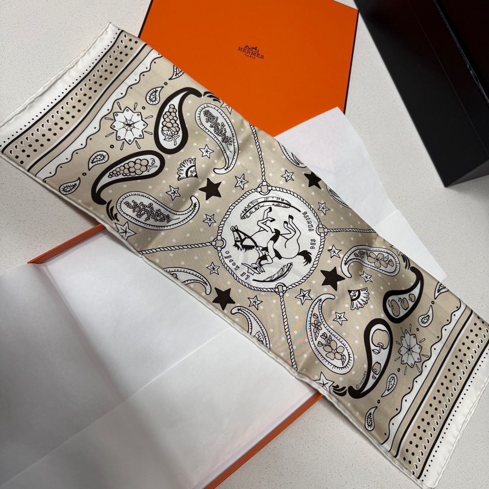 Hermès Le Rodeo des Fruits bandana 55 Grège / Ébène / Blanc - Picture 3 of 7